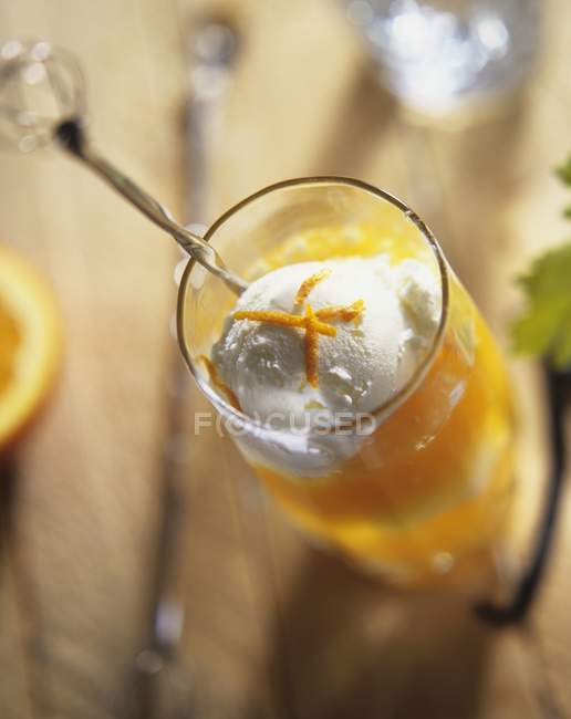 Ice cream with mousse — Stock Photo