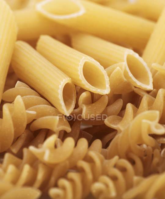 Fusilli pasta and penne rigate pasta — Stock Photo