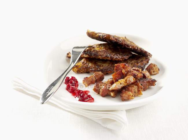 Fried bacon with potato rosti — Stock Photo