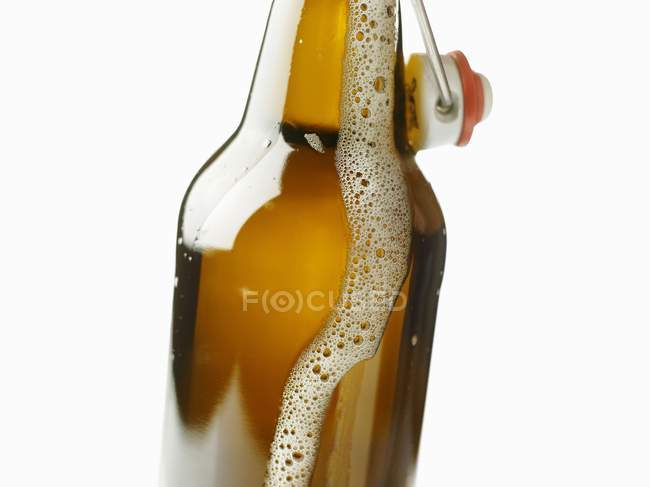 Flip-top bottle with beer — Stock Photo