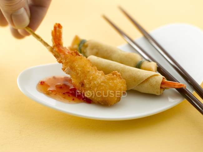 Asian appetisers with prawns — Stock Photo