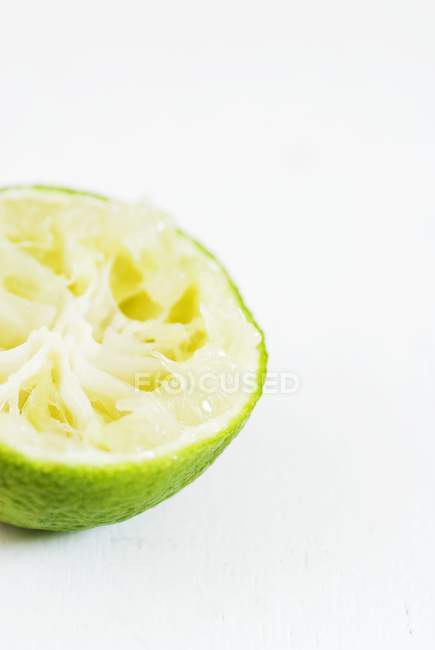 Demi-citron vert pressé — Photo de stock