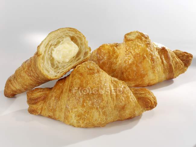 Croissants cheios de creme de baunilha — Fotografia de Stock