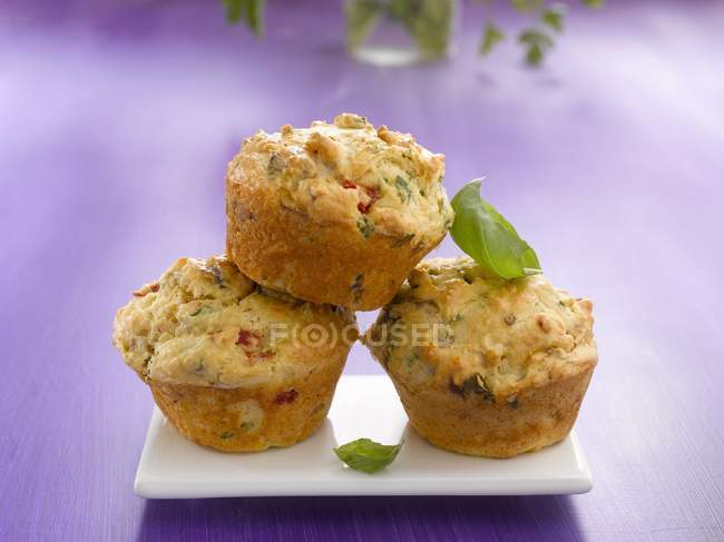 Muffin vegetali con basilico — Foto stock