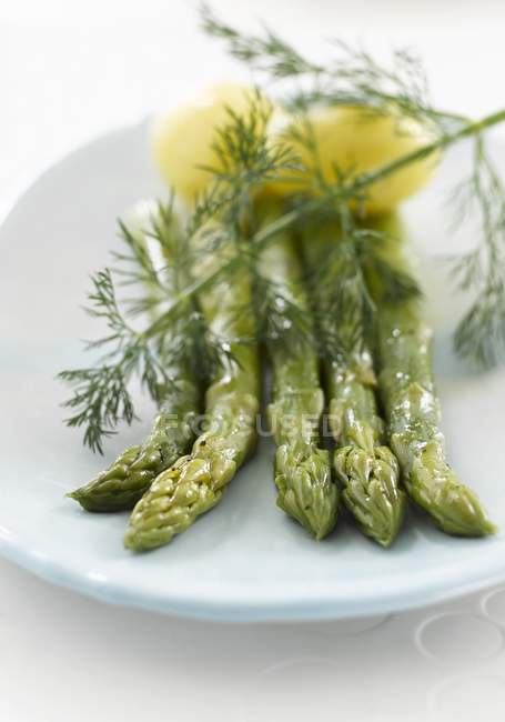 Green asparagus with potatoes — Stock Photo