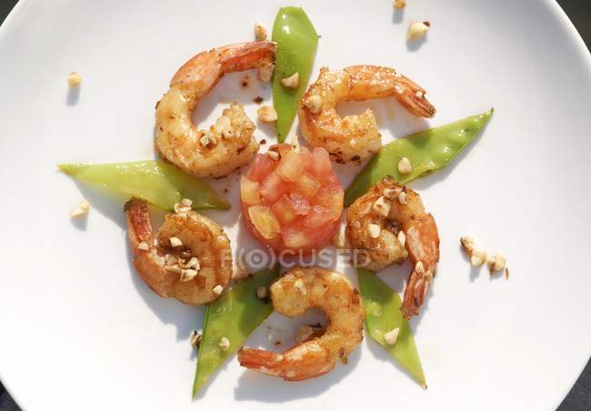 Salted shrimps with almonds — Stock Photo