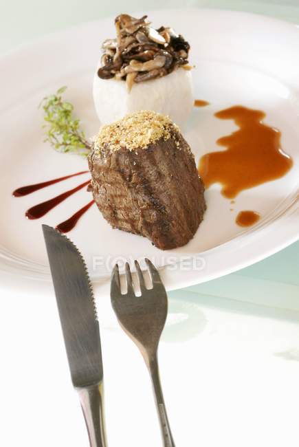 Filet mignon with crust — Stock Photo