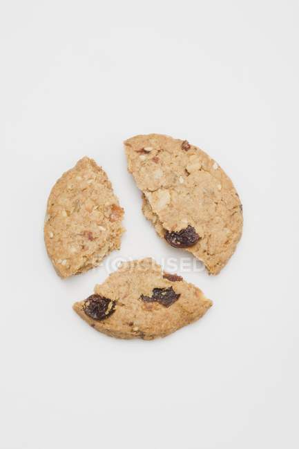 Broken wholemeal biscuit — Stock Photo