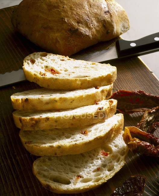 Ciabatta-Brot mit getrockneten Tomaten — Stockfoto