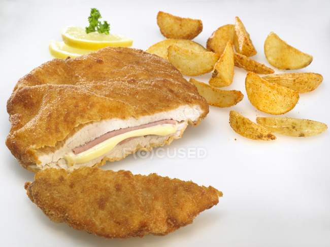 Chicken Cordon Bleu with potato wedges — Stock Photo