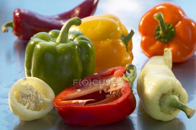 Fresh ripe peppers with halves — Stock Photo