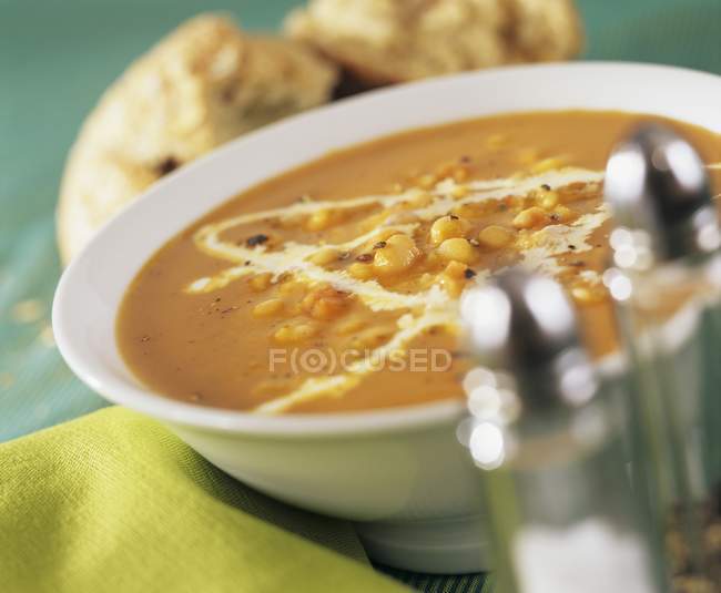 Chick-pea soup in bowl — Stock Photo