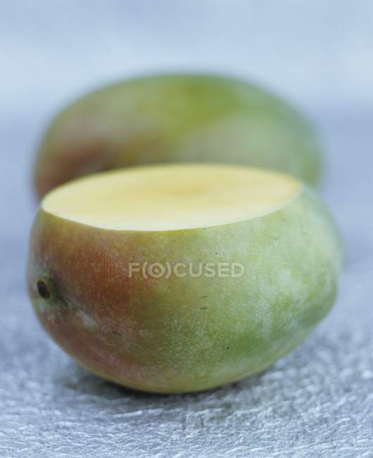 Mango fresco maduro - foto de stock