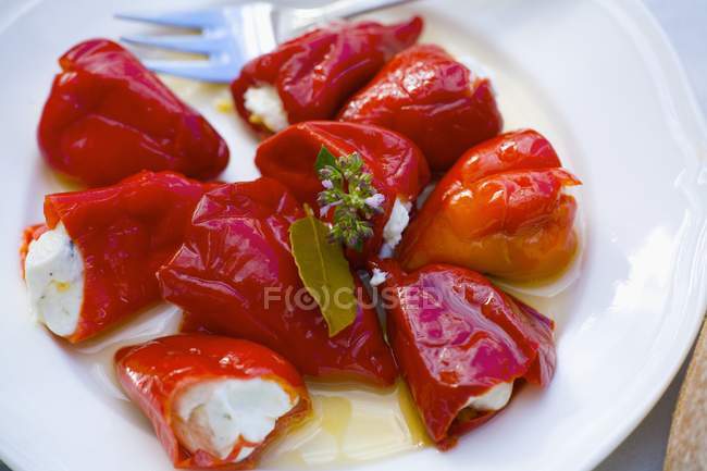 Paprika gefüllt mit Feta-Käse — Stockfoto