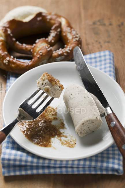 Weisswurst cotto con senape — Foto stock