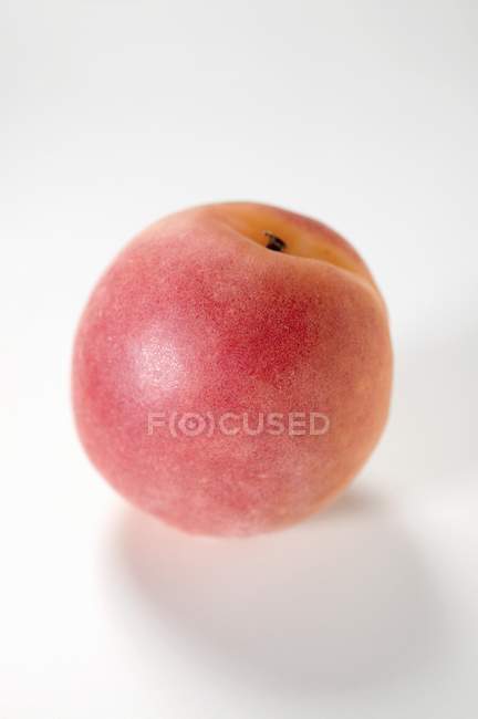 Свежий спелый абрикос — стоковое фото