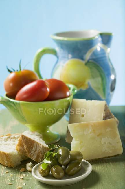 Tomatoes with cheese and olives — Stock Photo