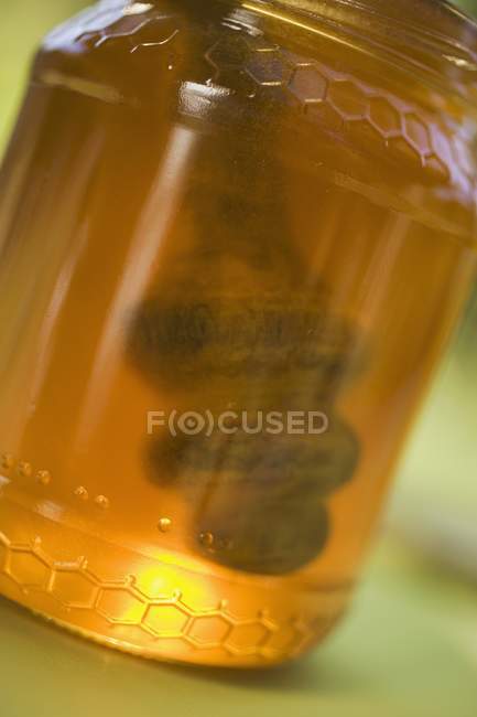 Jar of honey with dipper — Stock Photo