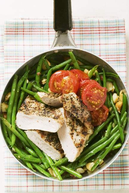 Chicken breast with green beans — Stock Photo