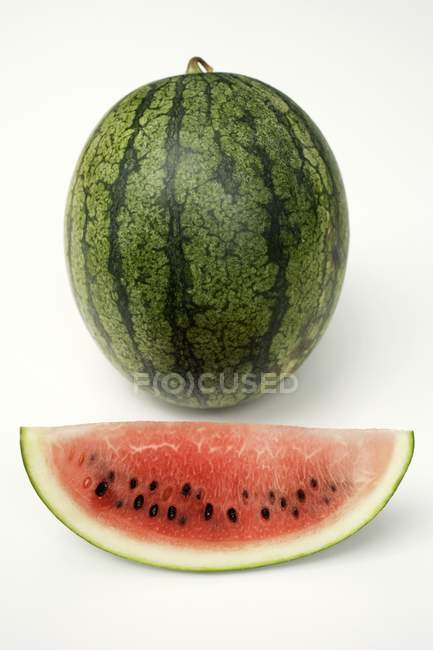 Frische Wassermelone mit Scheibe — Stockfoto