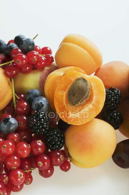 Apricots and mixed summer berries — Stock Photo
