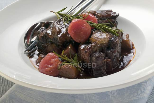 Braised oxtail with tomatoes — Stock Photo
