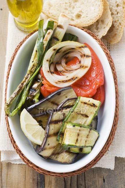 Grilled vegetables, white bread and olive oil in baking dish — Stock Photo