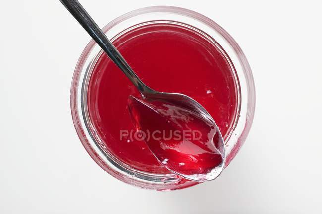 Tarro de gelatina de grosella roja - foto de stock