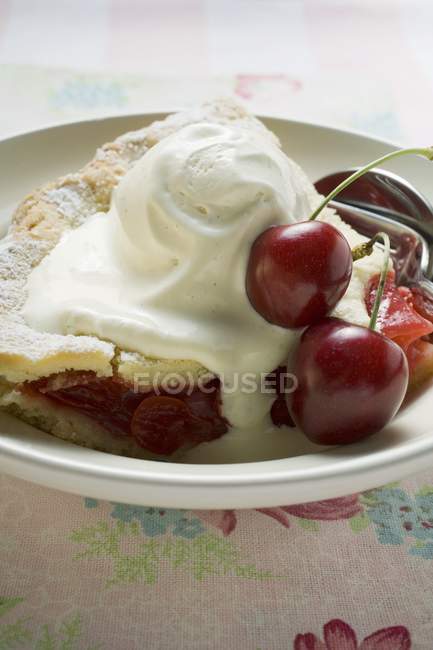 Torta di ciliegie con vaniglia — Foto stock
