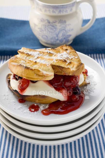 Waffles with cream, berries and icing sugar — Stock Photo