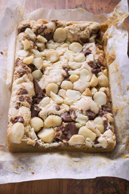Chocolate slice with macadamia nuts — Stock Photo