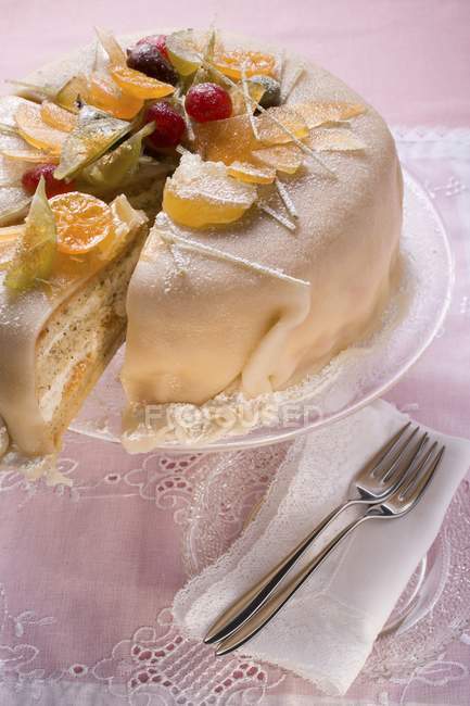 Torta coperta di marzapane — Foto stock
