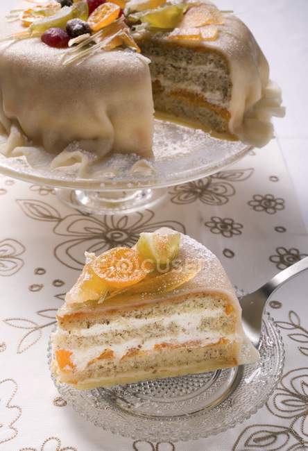 Gâteau recouvert de massepain — Photo de stock