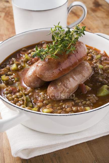 Lentil stew with sausages and thyme — Stock Photo