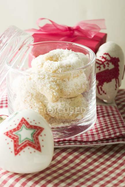 Vanilla crescents with coconut — Stock Photo