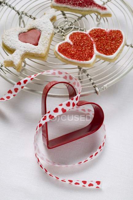 Biscoitos vermelhos e brancos variados — Fotografia de Stock