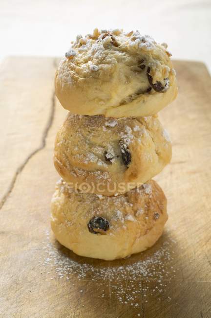 Raisin scones with sugar — Stock Photo