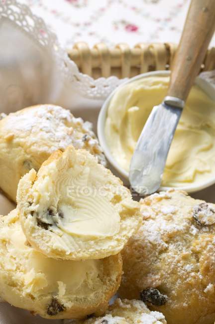 Sugared raisin scones with butter — Stock Photo