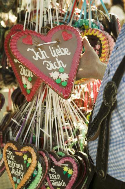 Cropped view of person holding Lebkuchen hearts — Stock Photo