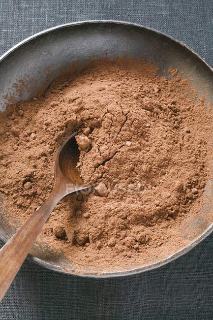 Cacao in polvere in ciotola — Foto stock