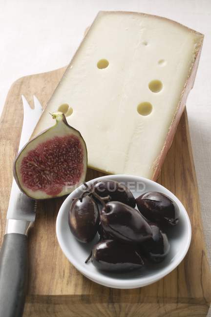 Cheese with fig and olives — Stock Photo