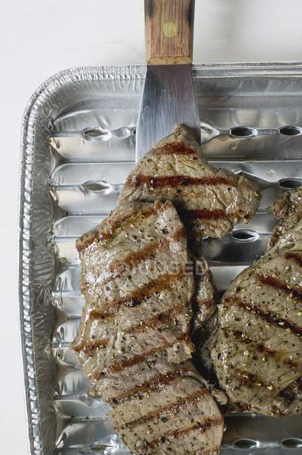 Carne alla griglia in teglia — Foto stock