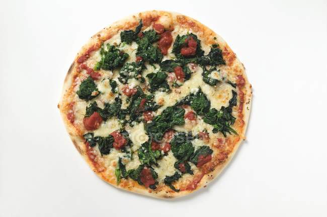 Épinards entiers, pizza tomate — Photo de stock