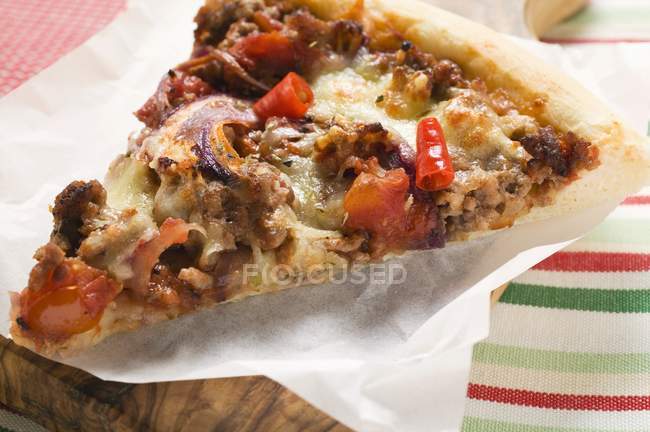 Tranche de pizza à l'oignon — Photo de stock