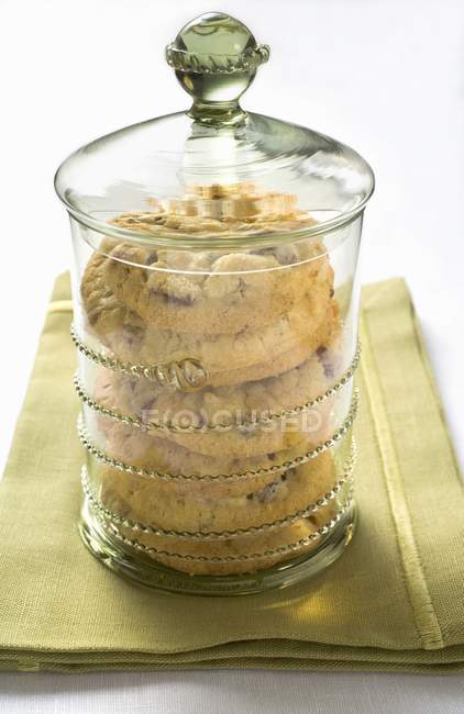 Cranberry cookies in jar — Stock Photo