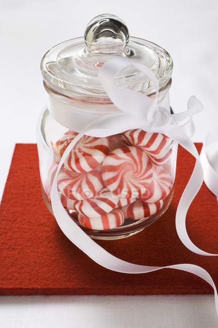 Closeup view of Starlite Mints in glass jar with ribbon — Stock Photo