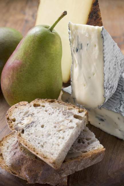 Pieces of Appenzeller and blue cheese — Stock Photo