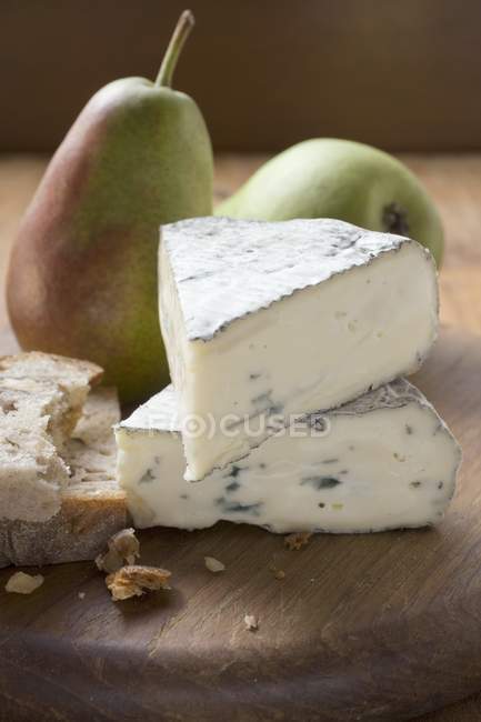Fromage bleu et poires — Photo de stock