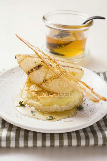 Fried goat's cheese — Stock Photo