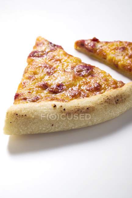 Rebanadas de pizza Margherita - foto de stock